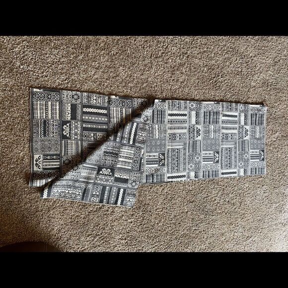 NWT Odd Molly Gray and White 2 Ply Scarf - Picture 4 of 6